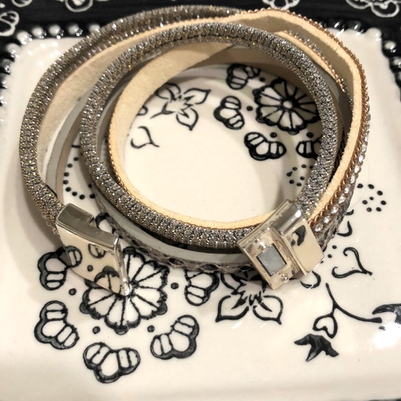 Woman brightly stylish bracelet - Picture 6 of 6